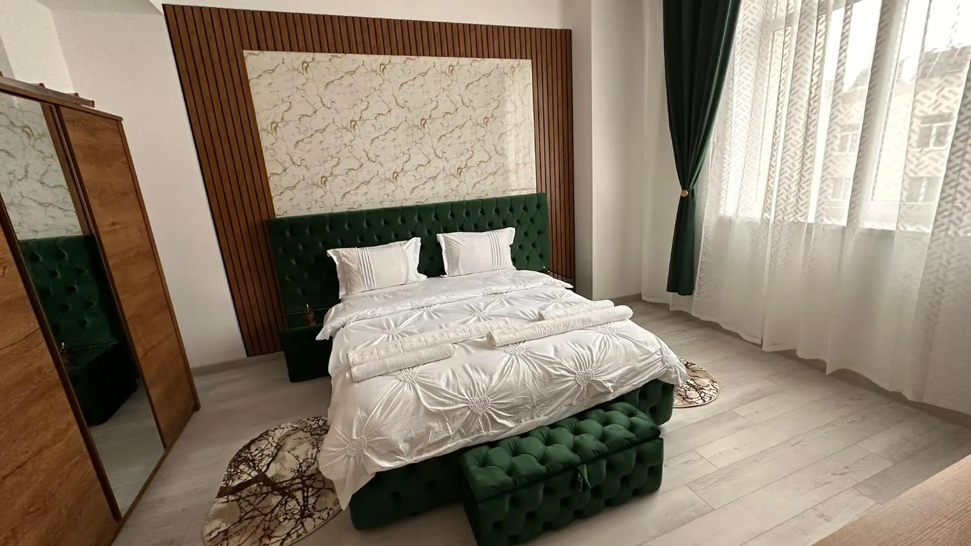 Rin Grand Fantasy Bucharest Apartment 0*,  România
